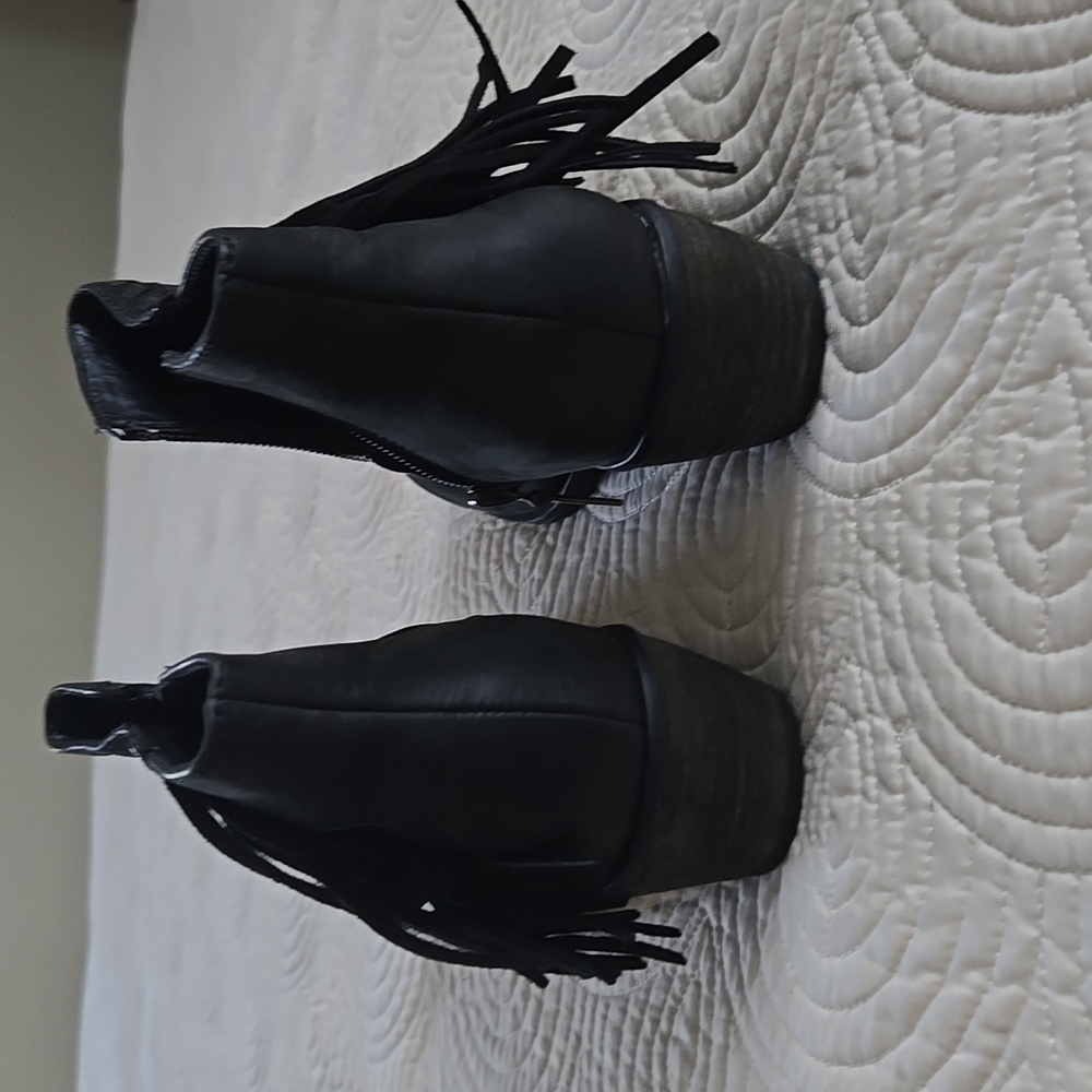 Clarks black ankle boot with fringe - Picture 4 of 7